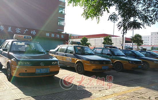 济宁:出租车罢运抵制打车软件 市民遭遇打车难