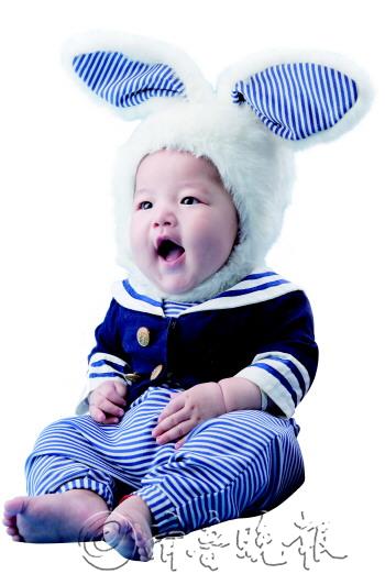 昵称:轩轩 年龄:6个月 生日:4月2日 星座:白羊座