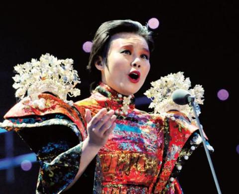 文体·综合      《忐忑》是一首无歌词的中国民歌,演唱者为龚琳娜